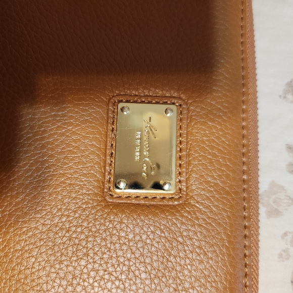 Kenneth Cole NY Wrustlet / Wallet Like New - Picture 5 of 6